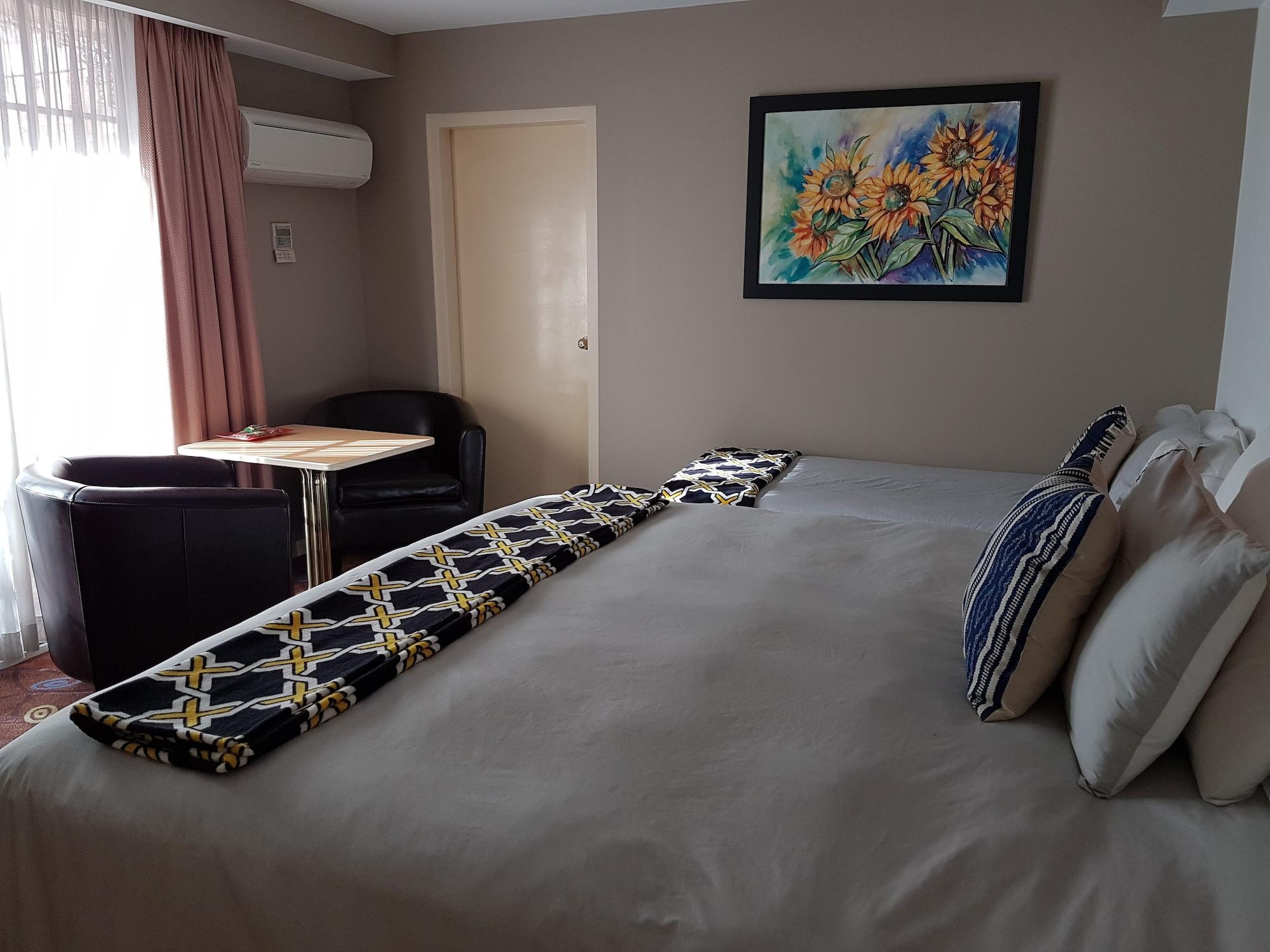Golden Age Motor Motel 4*